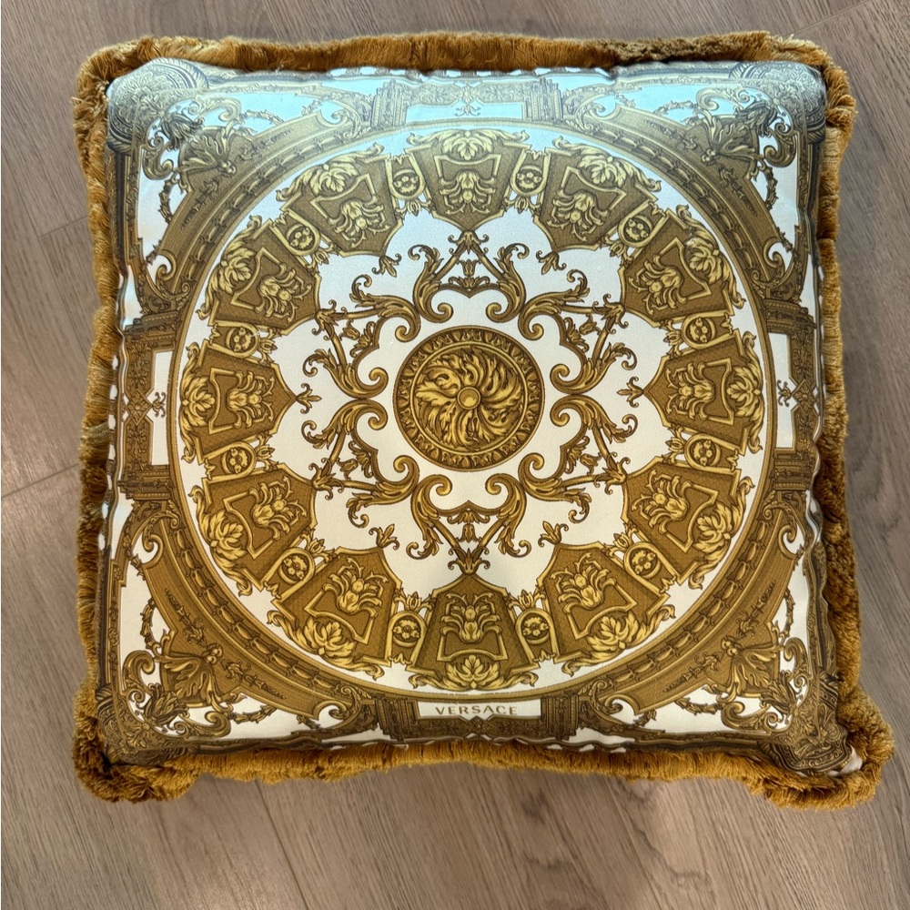 Versace Home I Love Baroque 100% silk cushion gold-tone Barocco design.